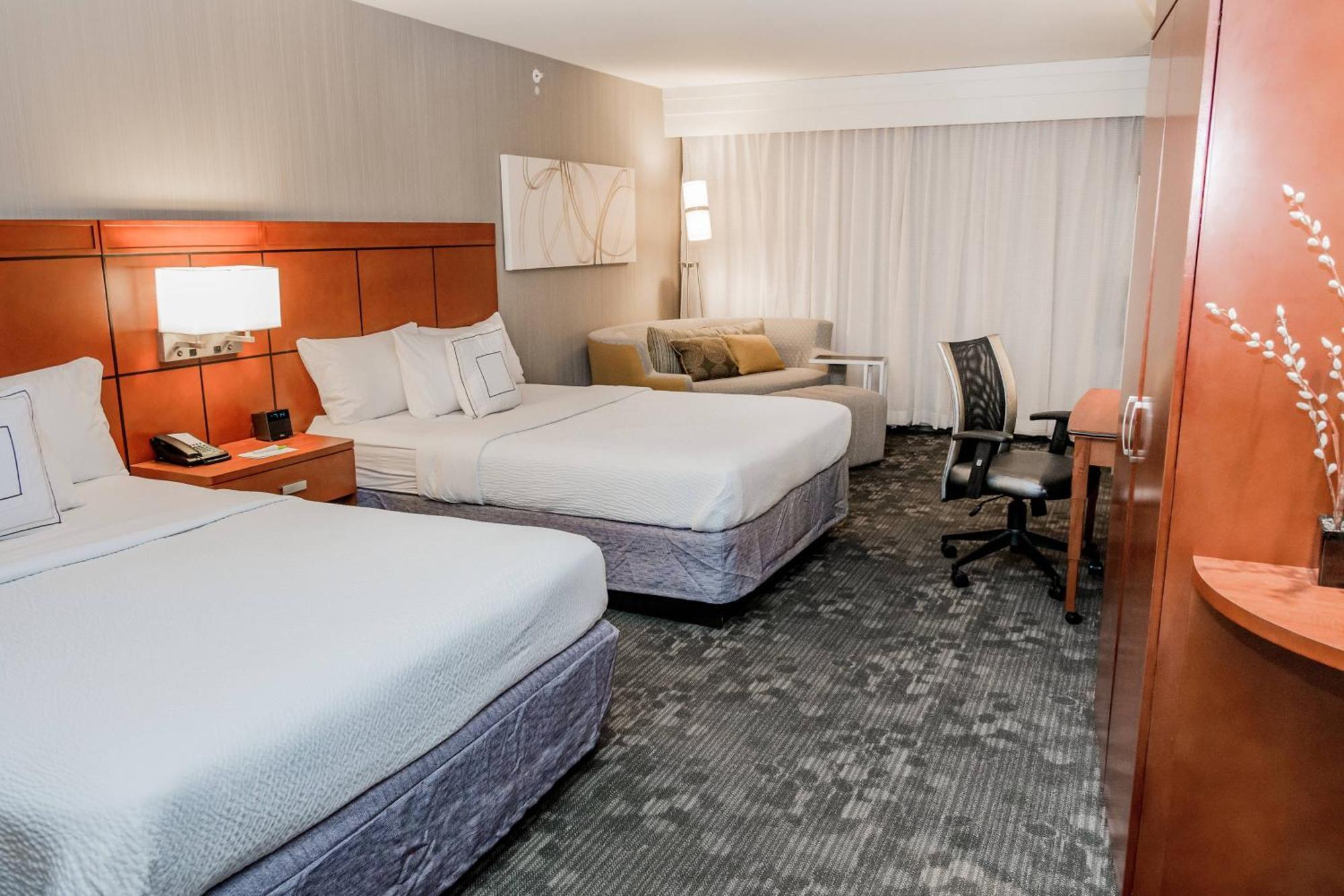 Courtyard By Marriott Lafayette Hotel Exterior photo