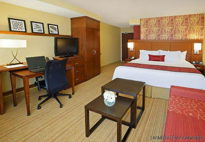 Courtyard By Marriott Lafayette Hotel Exterior photo